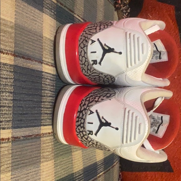 Jordan 3 sneakers 2017 edition part of collection - Picture 3 of 4